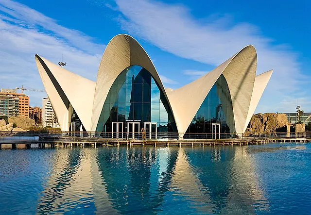 The white petal-shaped roofs of L'Oceanogràfic's restaurant building seen across the water